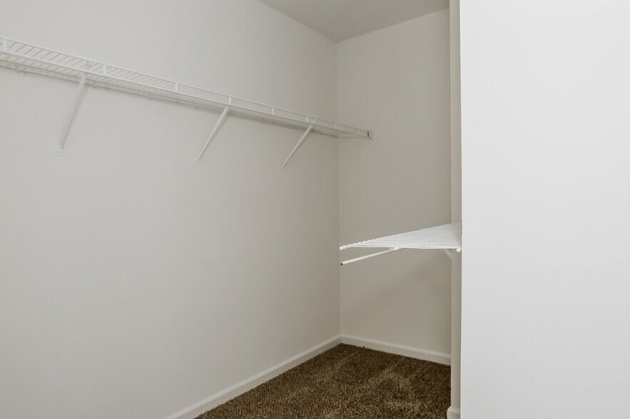 Building Photo - 2722 Forest Grove Ct