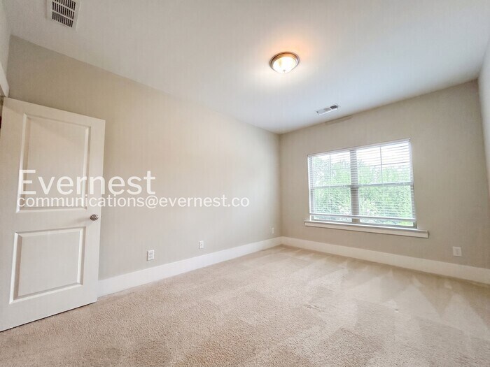 Building Photo - 6010 Winding Lakes Dr
