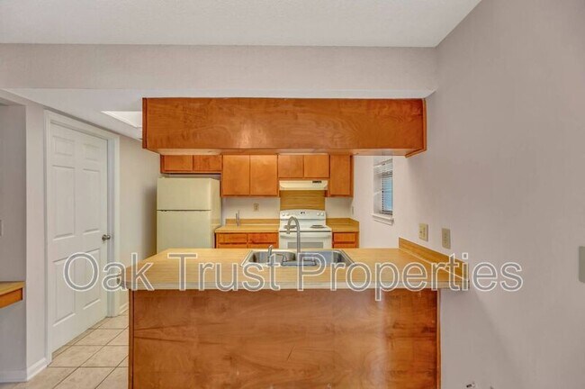Building Photo - 593 Travelers Blvd