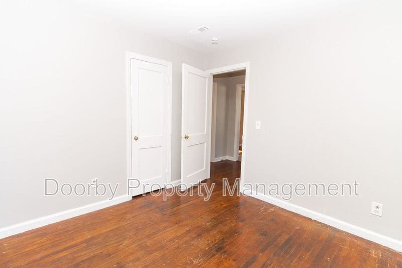 Building Photo - 3302 Pinewood Ave