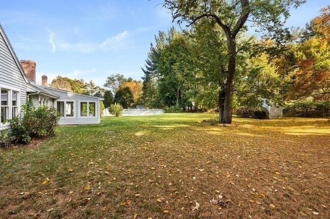 Building Photo - 10 Pine Grove Rd