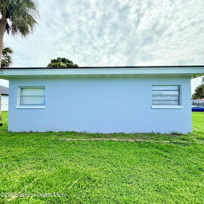 Building Photo - 400 Espanola Way