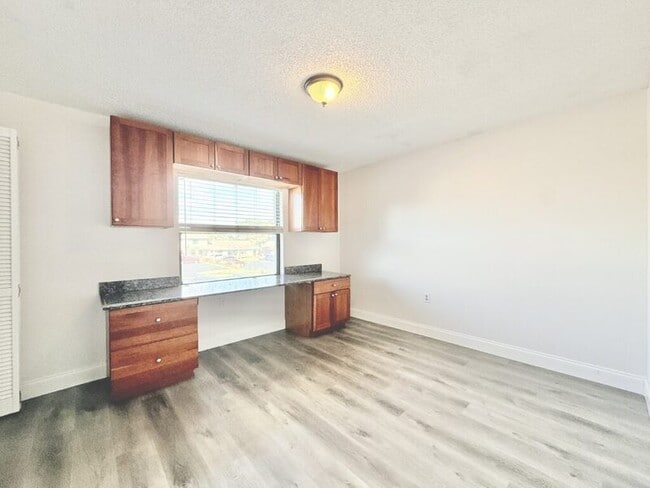 Building Photo - 2131 Ridge Rd