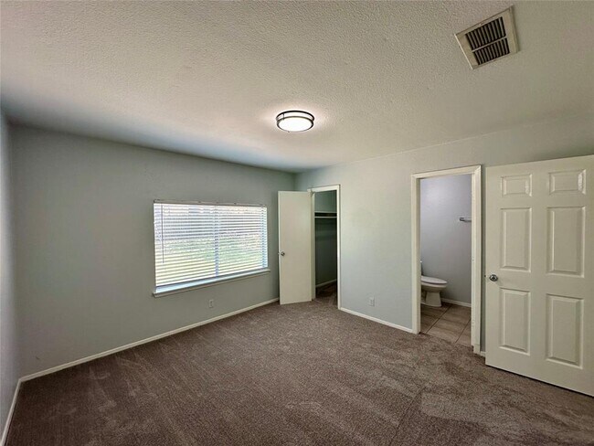 Building Photo - 301 Craigmont Dr