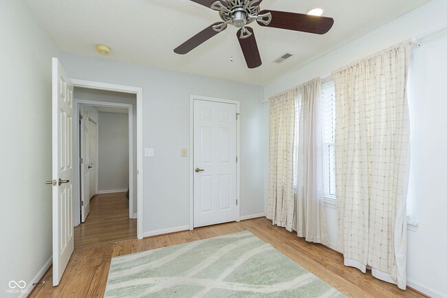Building Photo - 266 E Pine Ridge Dr
