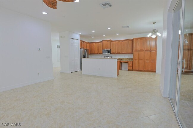 Building Photo - 10391 Carolina Willow Dr