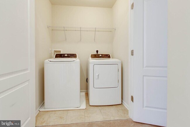 Building Photo - 1022 Linden Dr