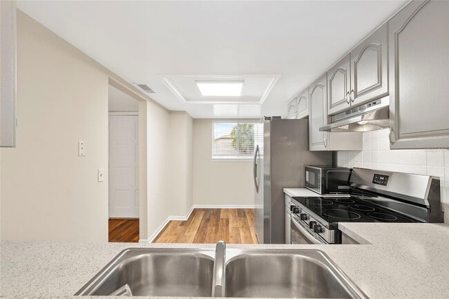 Building Photo - 6336 Newtown Cir