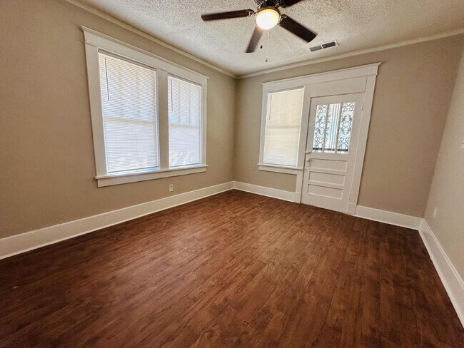 Building Photo - "Charming Retreat in Memphis: Spacious 1171 Sq Ft with Full Bathroom!"