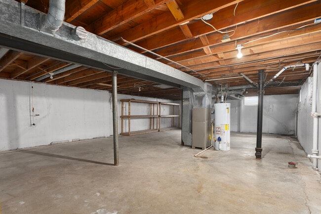 Building Photo - 622 NW Kay Dr