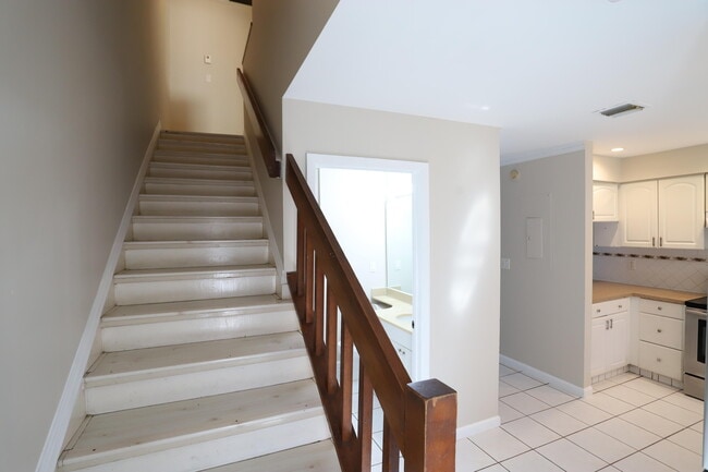 Building Photo - 101 Shoreview Dr