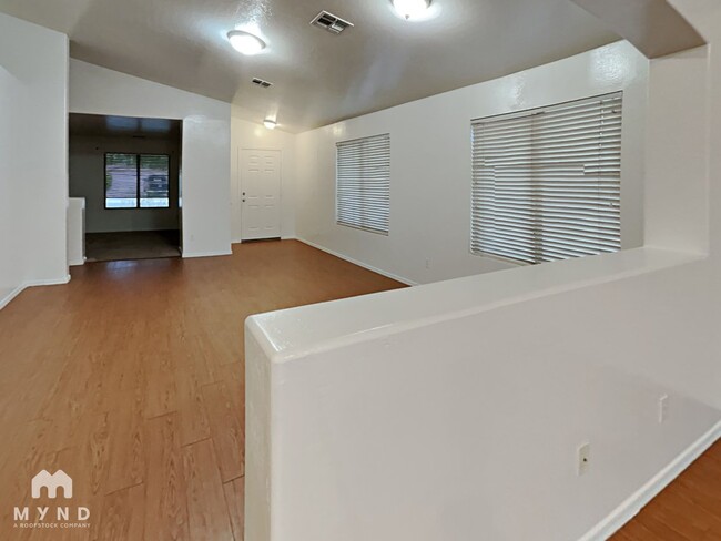 Building Photo - 16511 W Post Dr
