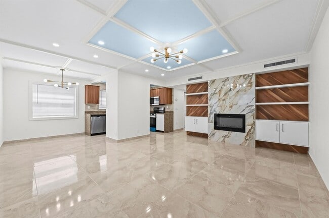 Building Photo - 551 Normandy Ln