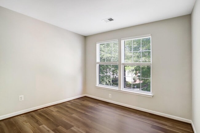 Building Photo - 42985 Chesterton St