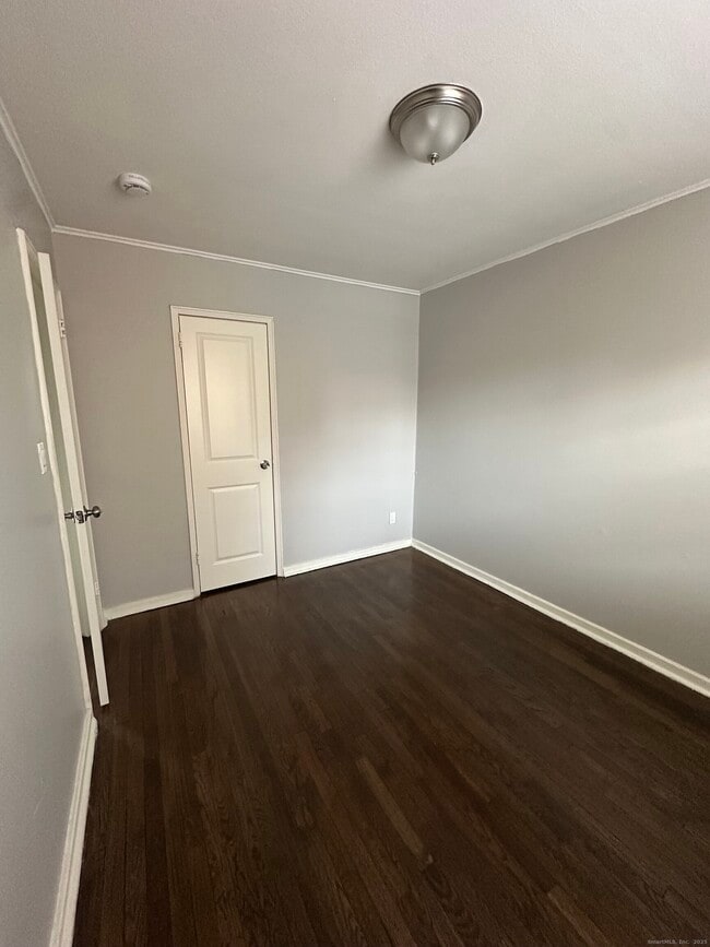 Building Photo - 14 Hillcrest Ave