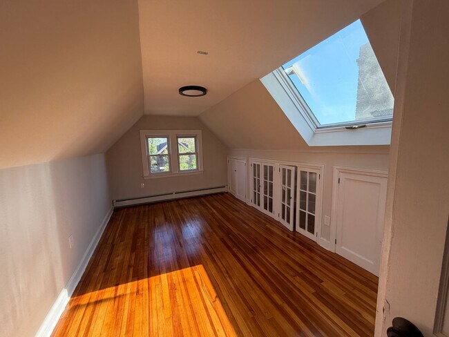 Building Photo - 271 Elm St