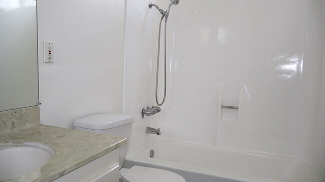 Building Photo - 1 bedroom 1 bath single level apartment in El Cajon City