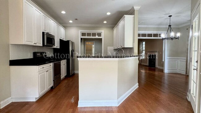 Building Photo - 8854 Plantation Landing Dr
