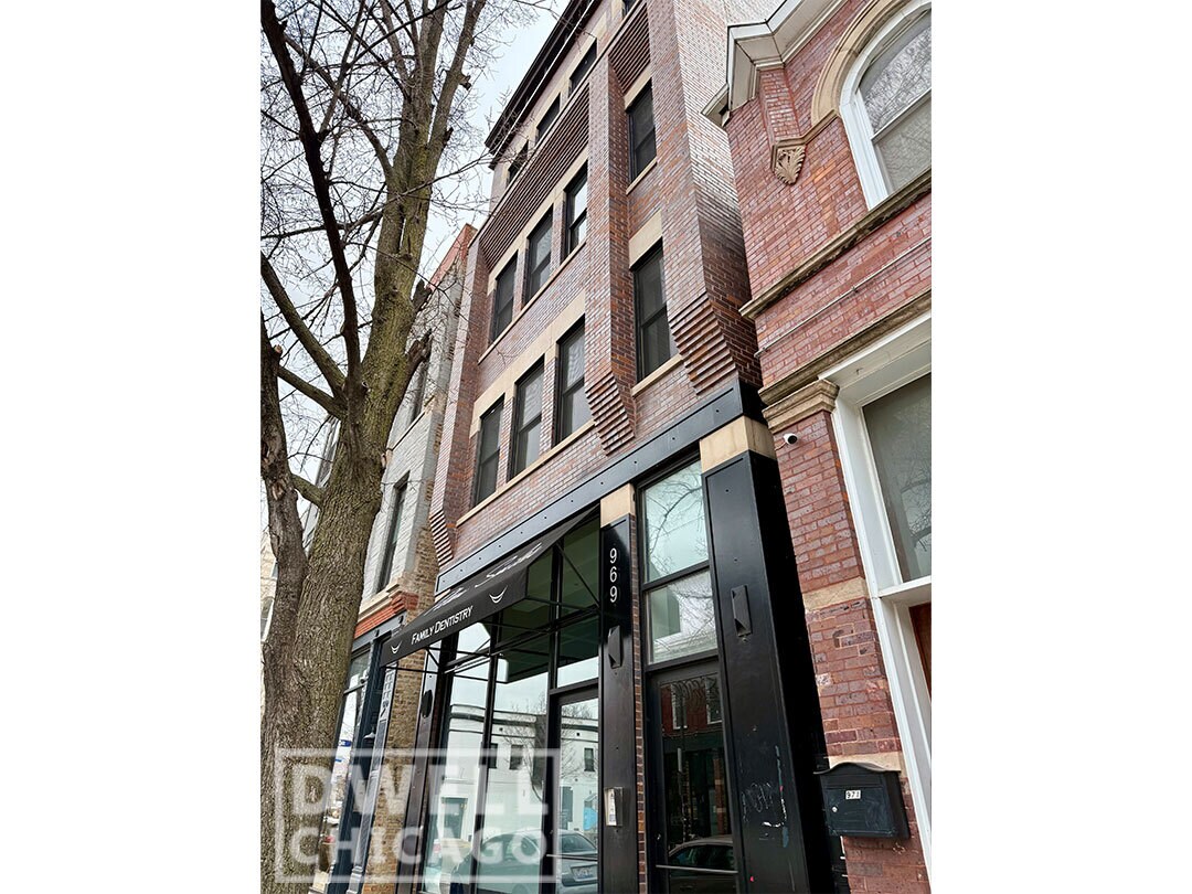 Building Photo - 969 W 18th St