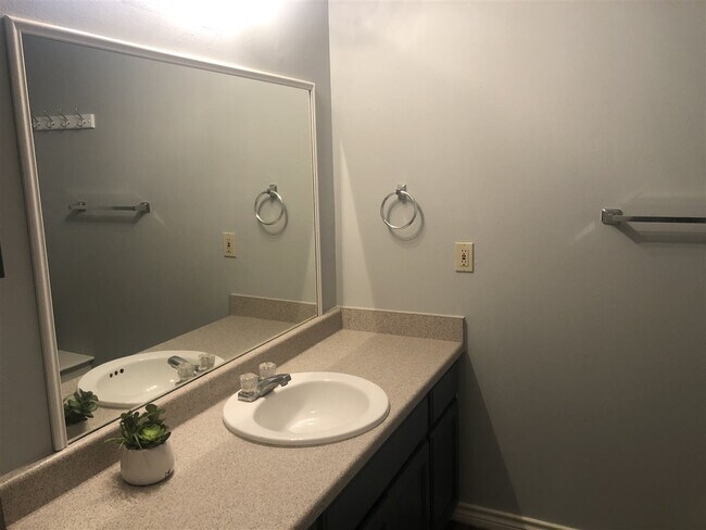 Building Photo - 9802 Cantera Ct