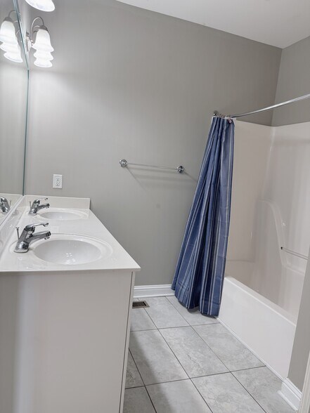 Building Photo - 4316 Summercrest Blvd