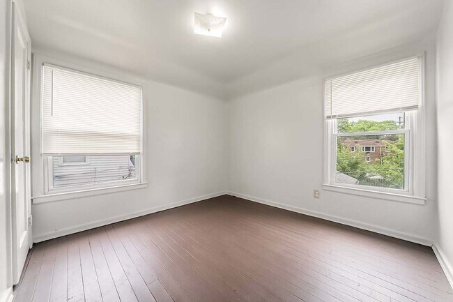 Building Photo - 1517 E 256th St