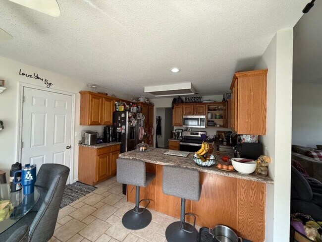 Building Photo - Spacious 4BR Home in Seven Oaks with Garage & Fenced Yard