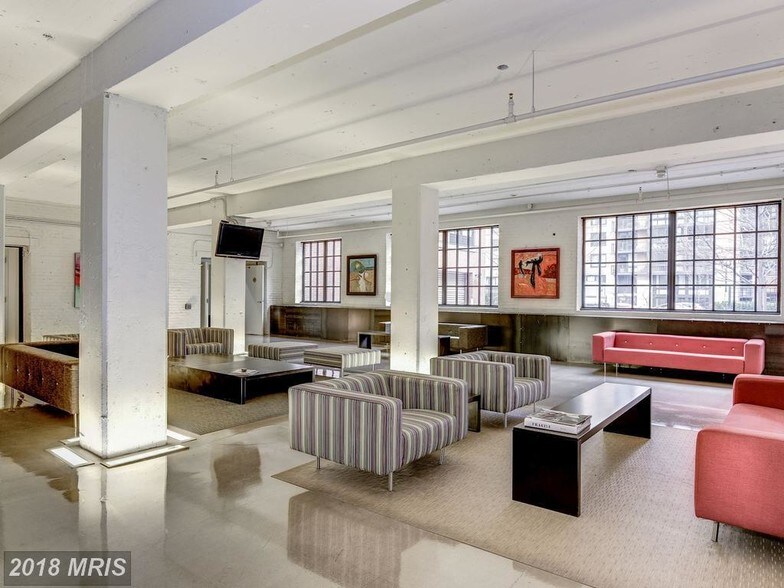 lobby - 437 New York Ave NW