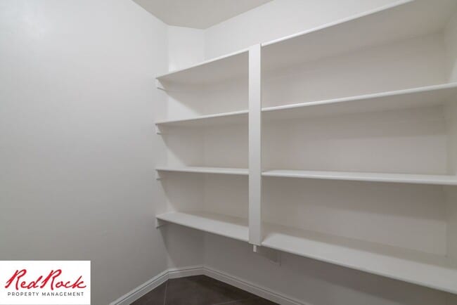 Building Photo - Conveniently located 3 Bedroom Townhome