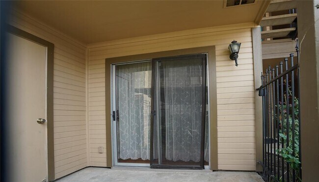 Building Photo - 2121 Hepburn St