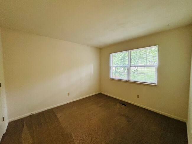 Building Photo - 446 Marlington St