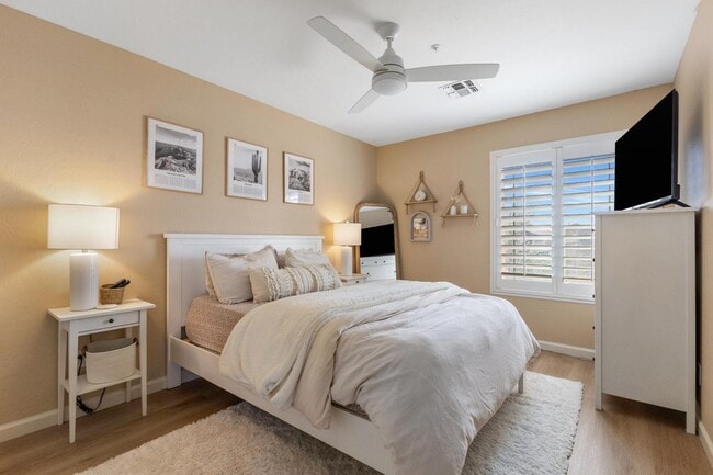 Building Photo - 10340 E Caribbean Ln