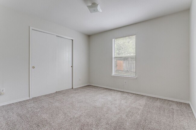 Building Photo - 3410 Sherwin Dr