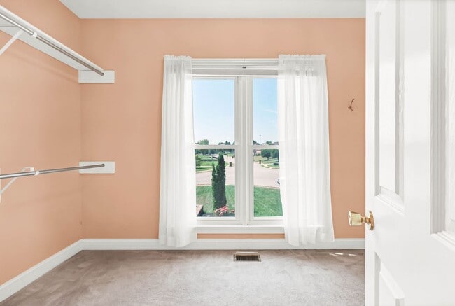 Building Photo - Beautiful Home on a Quiet Cul-de-sac