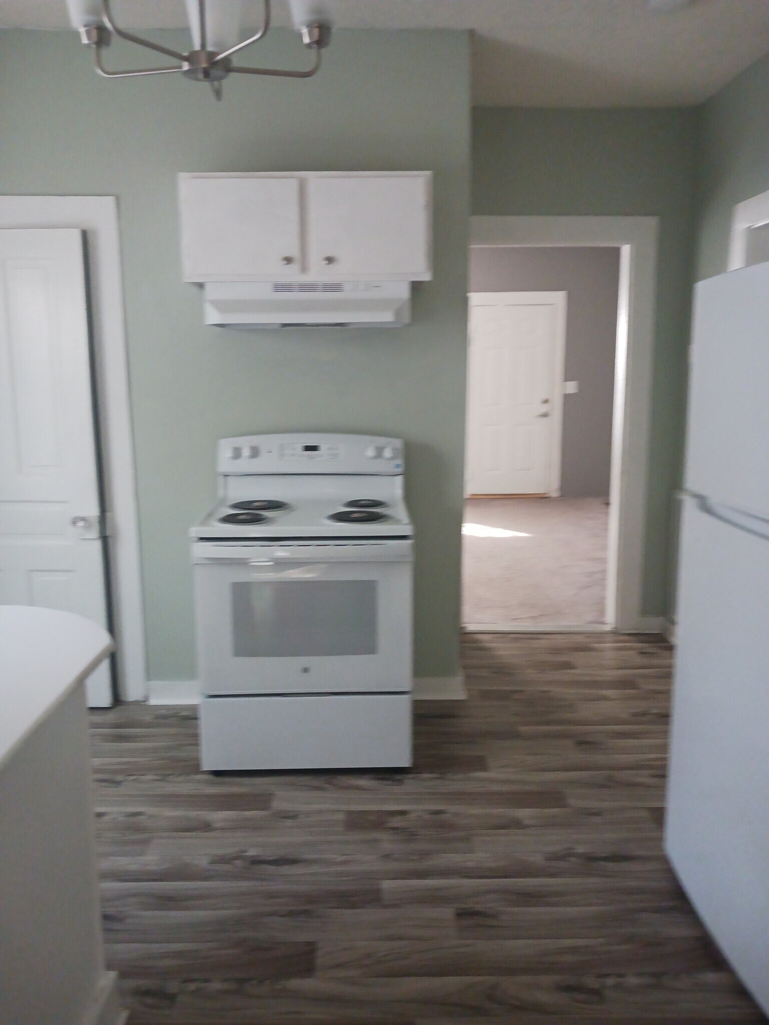 Building Photo - 323 Sortwell St