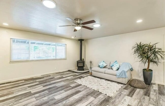 Building Photo - Peaceful Country Living in a Spacious Single-Story Home