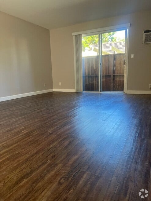 Building Photo - 3401 Hillsborough Dr