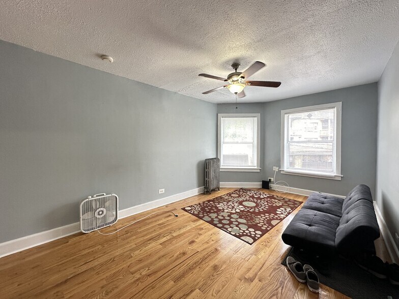 Building Photo - 5672 N Ridge Ave