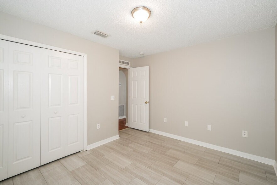 Building Photo - 11431 Ivy Flower Loop