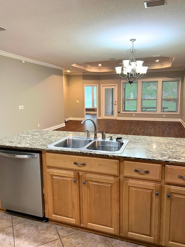 Building Photo - 3/2 in the desirable Laurel Island neighbo...
