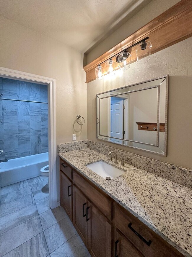 Building Photo - Rent Reduction!! 2 story, 5-bedroom 3 bath home in Wyatt Acres