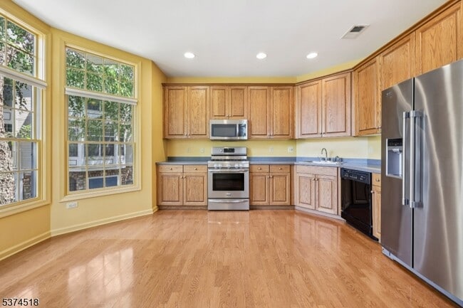 Building Photo - 618 Turlington Ct