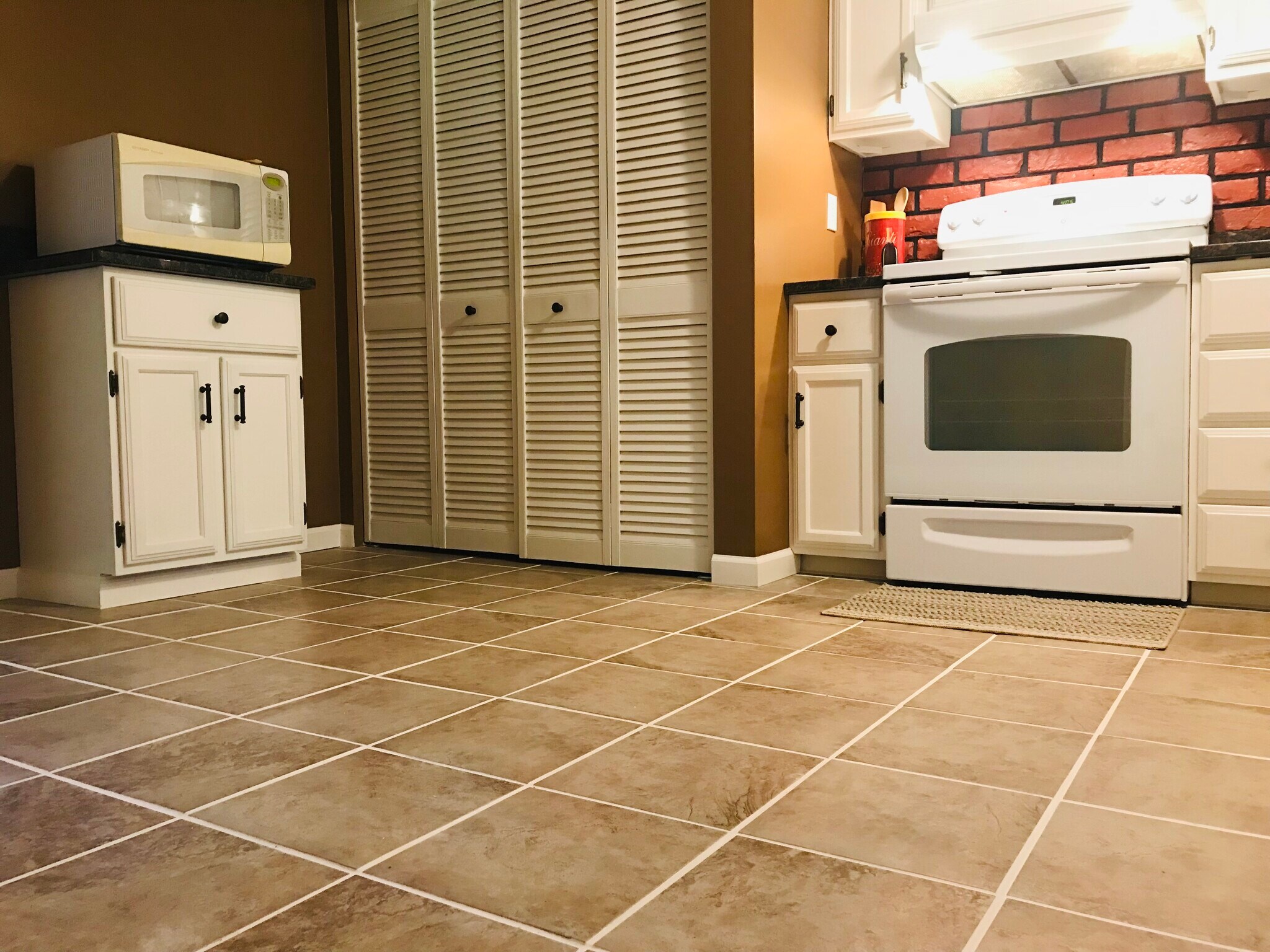 Kitchen - 109 Geronimo Dr