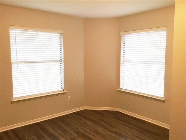 Building Photo - 3506 Pine Tree Dr