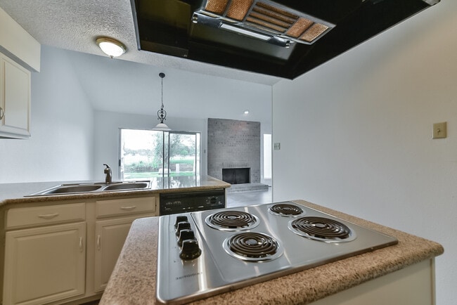 Building Photo - 1811 Veranda Dr