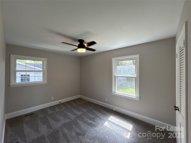 Building Photo - 4820 Charleston Dr