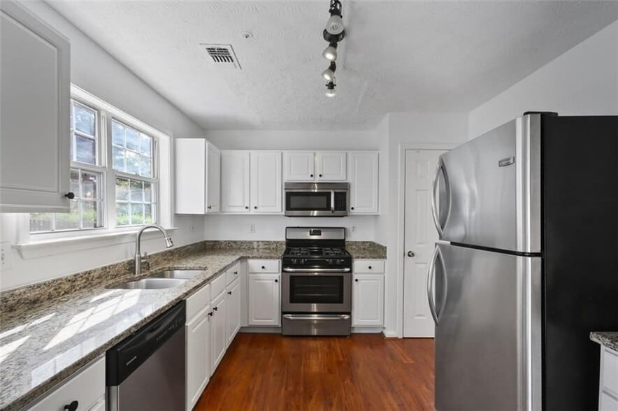 Building Photo - 1442 Glenover Cir