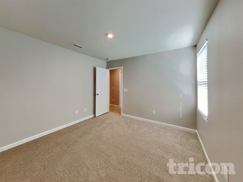 Building Photo - 886 Purcell Dr