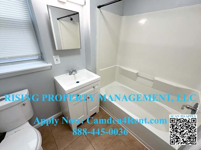 Building Photo - Newly Renovated 3 Bedroom 1.5 Bathroom hom...