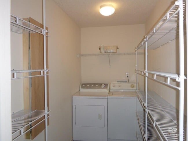 Building Photo - 30738 Pinyon Dr